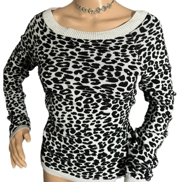 EXPRESS Animal Print Sweater Soft Stretch Long Sleeve Pull Over Women’s Small - Picture 2 of 11